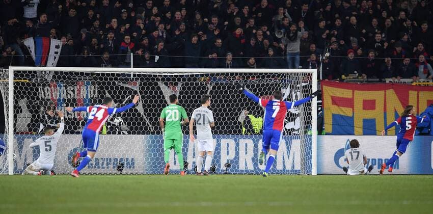 FOOTBALL CHAMPIONS LEAGUE SAISON 2017 2018 GROUP BASE FC Basel Manchester United FC 22 11 2017 Goal to the 1 0 by Michael Lang re FC Basel in the 89th minute Basel