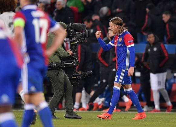FOOTBALL CHAMPIONS LEAGUE SEASON 2017 2018 GROUP BASE FC Basel Manchester United FC 22 11 2017 FC SCHLUSSJUBEL Matchwinner Goalkeeper 1 0 Michael Lang re Basel