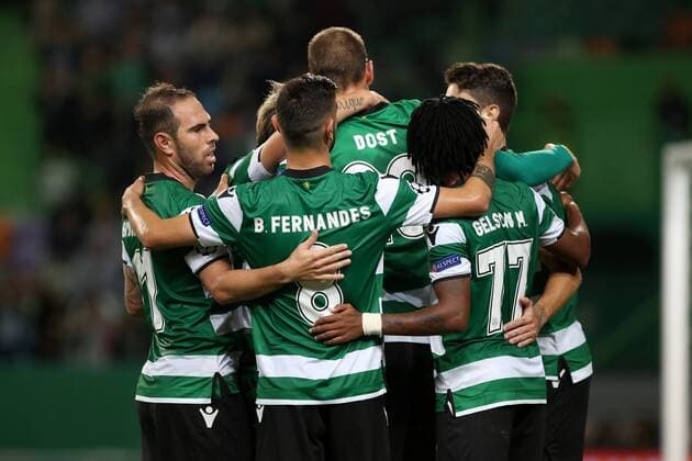 November 22, 2017 - Lisbon, Portugal - Sporting s forward Bas Dost from Holland celebrates with teammates after scoring during the UEFA Champions League group D football match Sporting CP vs Olympiacos FC at Alvalade stadium in Lisbon, Portugal on November 22, 2017. Photo: UEFA Champions League group D football match Sporting CP vs Olympiacos FC - ZUMAf123 20171122_zap_f123_004 Copyright: xPedroxFiuzax