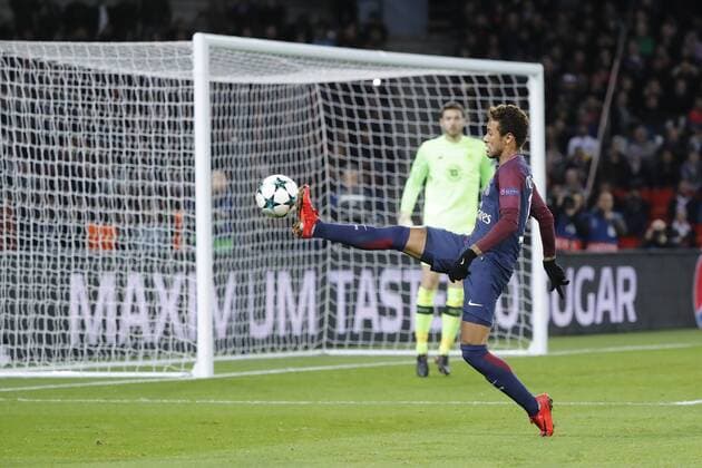 Neymar da Silva Santos Junior - Neymar Jr (PSG) loupe la recuperation de balle FOOTBALL : PARIS SAINT GERMAIN v CELTIC - UEFA CHAMPIONS LEAGUE - 22 11 2017 StephaneAllaman Panoramic 