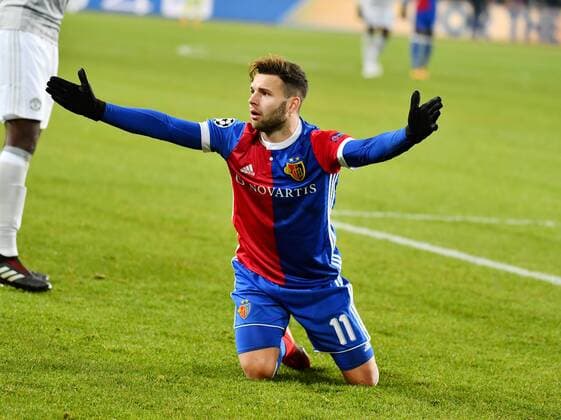 22 11 2017 Basel Stadium St Jakob Park Soccer Men Champions League FC Basel Manchester United 1 0 Picture shows Renato Steffen FC Basel wants to serve penalties Single image Gesture Action
