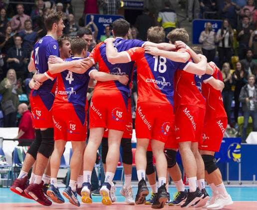 Germany Frankfurt 22 11 2017 Volleyball Hessen 1 Bundesliga Men Season 2016 2017 United Volleys Rheinmain blue Berlin Recycling Volleys black v l Jubel at United Volleys Sport United Volleys Rheinmain Berlin Recycling Volleys