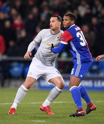 FOOTBALL CHAMPIONS LEAGUE SAISON 2017 2018 GROUP BASE FC Basel Manchester United FC 22 11 2017 Zlatan Ibrahimovic left Manchester United FC against Manuel Akanji re FC Basel Basel