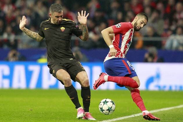 Atletico de Madrid s Yannick Ferreira Carrasco (r) and AS Roma s Aleksandar Kolarov during Champions League 2017 2018, Group C, match 5. November 22,2017.  (2017112211)