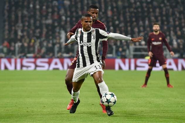 Douglas Costa of Juventus is challenged by NŽlson Semedo of Barcelona during the UEFA Champions League match between Juventus and Barcelona at the Juventus Stadium, Turin, Italy on 22 November 2017. Copyright: xGiuseppexMaffiax 17830022