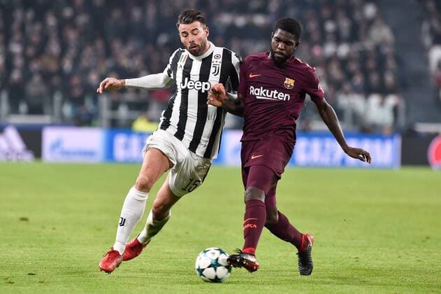 Andrea Barzagli of Juventus is challenged by Samuel Umtiti of Barcelona during the UEFA Champions League match between Juventus and Barcelona at the Juventus Stadium, Turin, Italy on 22 November 2017. Copyright: xGiuseppexMaffiax 17830046