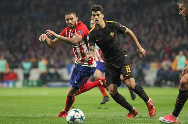 Atletico de Madrid s forward Carrasco and Roma s player Perotti during Champions League match between Atletico de Madrid and Roma at the Wanda Metropolitano stadium in Madrid, Wednesday, november. 22th 2017.  xIrinaxR.xH.x xAFP7x xAtleticoxdexMadridxvxRoma,xChampionsxLeague,xSpain,xNovx22thx201x