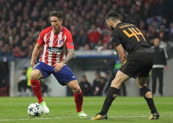 Atletico de Madrid s forward Fernando Torres and Roma s player Manolas during Champions League match between Atletico de Madrid and Roma at the Wanda Metropolitano stadium in Madrid, Wednesday, november. 22th 2017.  xIrinaxR.xH.x xAFP7x xAtleticoxdexMadridxvxRoma,xChampionsxLeague,xSpain,xNovx22thx201x