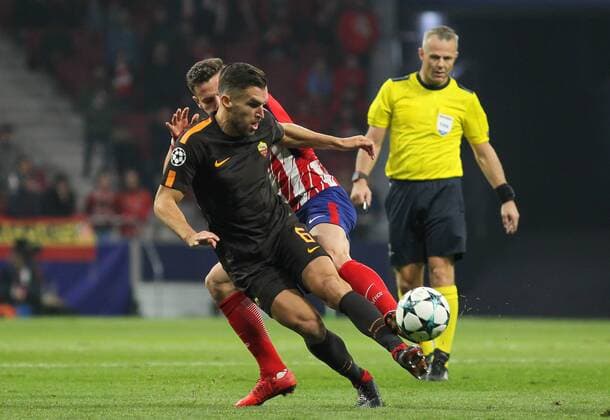 Atletico de Madrid s midfielder Saul and Roma s player Kevin Strootman during Champions League match between Atletico de Madrid and Roma at the Wanda Metropolitano stadium in Madrid, Wednesday, november. 22th 2017.  xIrinaxR.xH.x xAFP7x xAtleticoxdexMadridxvxRoma,xChampionsxLeague,xSpain,xNovx22thx201x