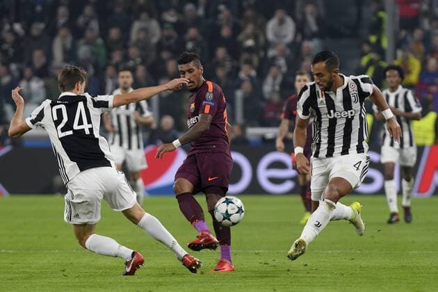 22nd November 2017, Allianz Stadium, Turin, Italy; UEFA Champions League, Juventus versus Barcelona; Paulinho sandwiched between Daniele Rugani and Medhi Benatia  ActionPlus11954919