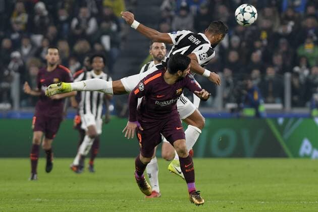 22nd November 2017, Allianz Stadium, Turin, Italy; UEFA Champions League, Juventus versus Barcelona; Medhi Benatia anticipates Luis Suarez  ActionPlus11954920