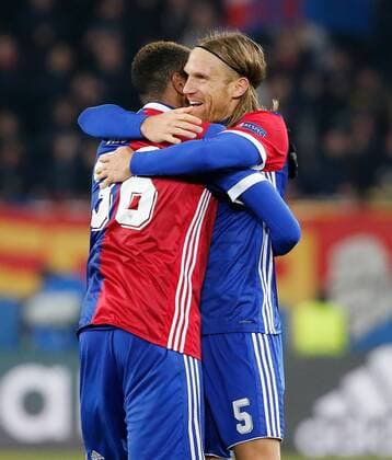 22 11 2017 St Jakob Park Basel SWITZERLAND Season 2017 2018 Men Soccer UEFA Champions League Group stage FC Basel Manchester United Michael Lang FC Basel is looking forward to the match with Manuel Akanji