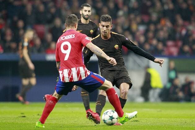 Atletico de Madrid s Fernando Torres (l) and AS Roma s Lorenzo Pellegrini during Champions League 2017 2018, Group C, match 5. November 22,2017.  (2017112239)