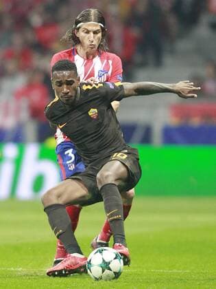 Atletico de Madrid s Filipe Luis (b) and AS Roma s Gerson during Champions League 2017 2018, Group C, match 5. November 22,2017.  (2017112235)