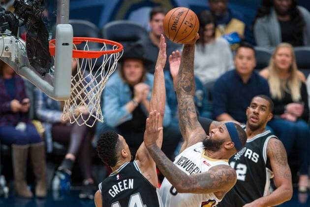 November 22, 2017: New Orleans Pelicans center DeMarcus Cousins (0) drives to the basket against San Antonio Spurs guard Danny Green (14) at the Smoothie King Center in New Orleans, LA. New Orleans Pelicans win 107-90. CSM NBA Basketball Herren USA 2017: Spurs at Pelicans NOVEMBER 22 - ZUMAc04_ 20171122_zaf_c04_069 Copyright: xStephenxLewx