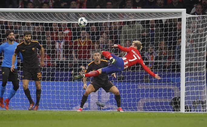 Bilder des Tages - SPORT Partido de la Champions League disputado entre Roma y Atletico. En la imagen, Griezmann logra su gol. Champions League match played between Roma and Atletico. In this picture, Griezmann scores his goal. 