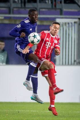 Belgium , Brussels , Nov 22 , 2017 - Soccer match between Belgian club RSC Anderlecht and German team FC Bayern Munchen , game five out of six in the group stage ( Group B ) of the UEFA Champions League competition - Dennis APPIAH & Thiago ALCANTARA Copyright Danny Gys Reporters xxGYS 