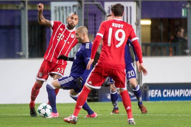 Belgium , Brussels , Nov 22 , 2017 - Soccer match between Belgian club RSC Anderlecht and German team FC Bayern Munchen , game five out of six in the group stage ( Group B ) of the UEFA Champions League competition - Arturo VIDAL , Sofiane HANNI & Sebastian RUDY Copyright Danny Gys Reporters xxGYS 