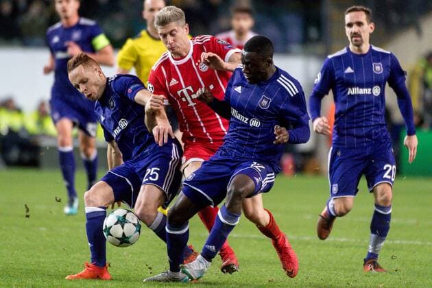 Belgium , Brussels , Nov 22 , 2017 - Soccer match between Belgian club RSC Anderlecht and German team FC Bayern Munchen , game five out of six in the group stage ( Group B ) of the UEFA Champions League competition - Adrien TREBEL , Robert LEWANDOWSKI & Dennis APPIAH Copyright Danny Gys Reporters xxGYS 