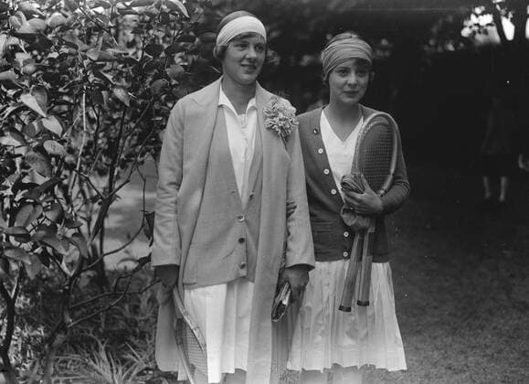 Reception to famous tennis stars at Roehampton club . Miss Joan Fry and Fraulein Aussem ( Germany ) 19 June 1927 UnitedArchives80955019 - 