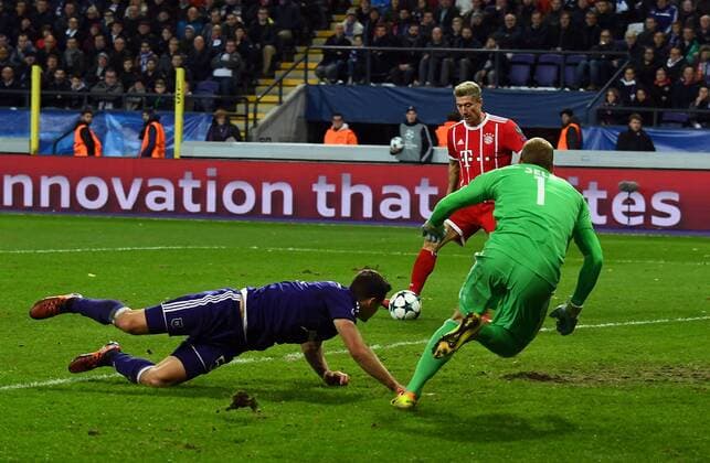 22 11 2017 xjhx Football Champions League RSC Anderlecht FC Bayern Muenchen emspor v Uros Spajic RSC Anderlecht Matz Sels RSC Anderlecht Manuel New FC Bayern Muenchen Goal scored Goal to 0 1 Anderlecht