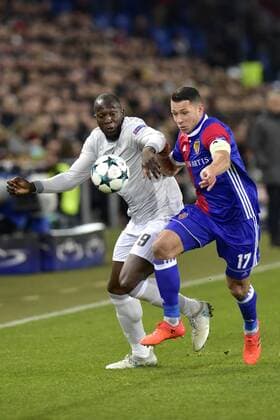 Li Romelu Lukaku MU re Marek Suchy FCB FC Basel Manchester United Champions League Football 22 11 2017