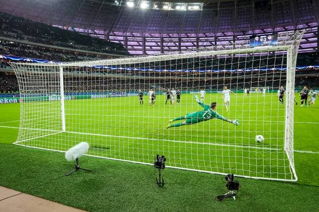 Azerbaijan: Qarabag FK 0-4 Chelsea FC Chelsea s Cesc Fabregas scores his sides third goal on a retaken penalty kick past a diving Qarabag goalkeeper Ibrahim Sehic during their Champions League, group C, soccer match between Qarabag FK and Chelsea at the Baku Olympic stadium in Baku, Azerbaijan, Wednesday, Nov. 22, 2017. Chelsea won the game 4-0. Azerbaijan  AzizxKarimovx xPacifcixPress