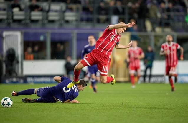 22 November 2017 Anderlecht Constant Vanden Stock Stadium Soccer UEFA Champions League RSC Anderlecht FC Bayern Muenchen Muenchens Arjen Robben red against Anderlechts Uros Spajic