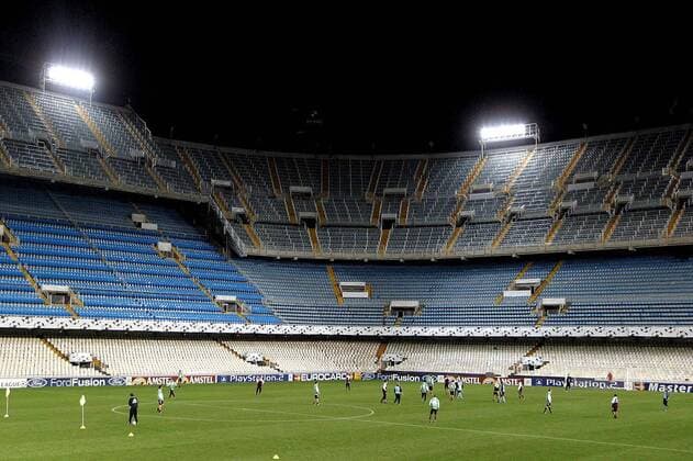 season 2002 2003 Valencia 26 11 2002 training prior to the Champions League match Valencia Ajax Stadium Mestalla training ajax in valencia football