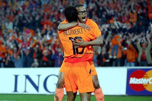 Rotterdam 29 03 2003 qualification for Euro 2004 Netherlands Tjechie 1 1 joy at edgar davids and patrick shivers after the 1 0 Netherlands Czech Republic football