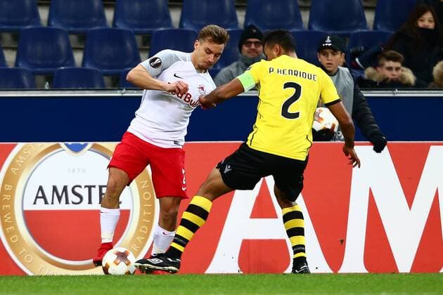 SOCCER - EL, RBS vs Vitoria SALZBURG,AUSTRIA,23.NOV.17 - SOCCER - UEFA Europa League, Red Bull Salzburg vs Vitoria Guimaraes SC. Image shows Fredrik Gulbrandsen (RBS) and Pedrao (Vitoria). GEPAxpictures xFelixxRoittner
