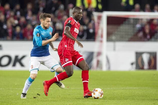 Fußball: UEFA Europa League, EL, Saison 2017 2018, Gruppe H, 1. FC Köln - Arsenal London in Köln (Nordrhein-Westfalen). Koelns Sehrou Guirassy (r.) und Arsenals Mathieu Debuchy kämpfen um den Ball. Copyright: xKirchner DavidxInderliedx