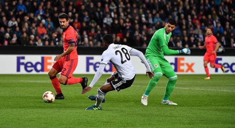 Fotball Menn UEFA Europa League Rosenborg - Real Sociedad Lerkendal Stadium, Trondheim, Norway 23 november 2017 Rosenborgs Samuel Adegbenro farlig frampa mot Real Sociedads Raul Navas og keeper Geronimo Rulli (H) Foto : Arve Johnsen, Digitalsport 