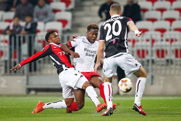 Nice Patrick Burner and Essevee s Aaron Leya Iseka fight for the ball during a game between French club OGC Nice and Belgian soccer team SV Zulte Waregem, the fifth game of the group stage (Group K) of the UEFA Europa League competition, Thursday 23 November 2017 in Nice, France. BRUNOxFAHY  x05207244x