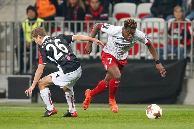 Nice Vincent Koziello and Essevee s Aaron Leya Iseka fight for the ball during a game between French club OGC Nice and Belgian soccer team SV Zulte Waregem, the fifth game of the group stage (Group K) of the UEFA Europa League competition, Thursday 23 November 2017 in Nice, France. BRUNOxFAHY  x05207243x