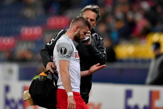 SOCCER - EL, RBS vs Vitoria SALZBURG,AUSTRIA,23.NOV.17 - SOCCER - UEFA Europa League, Red Bull Salzburg vs Vitoria Guimaraes SC. Image shows Valon Berisha (RBS). Keywords: injury, blood. GEPAxpictures xFlorianxErtl