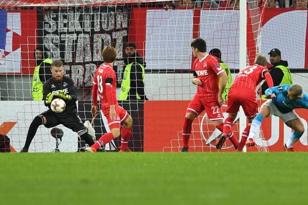 GER 1 FC Köln GER vs Arsenal FC ENG 23 11 2017 RheinEnergieSTADION Cologne Europa Leaque Group stage 5 Matchday GER 1 FC Köln GER vs Arsenal FC ENG in the picture Arsenals header is not a problem for Timo Horn goalkeeper FC Köln 1 nordphotox xMeuter nordphoto 00351