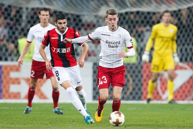 Nice Pierre Lees-Melou and Essevee s Sander Coopman fight for the ball during a game between French club OGC Nice and Belgian soccer team SV Zulte Waregem, the fifth game of the group stage (Group K) of the UEFA Europa League competition, Thursday 23 November 2017 in Nice, France. BRUNOxFAHY  x05207263x