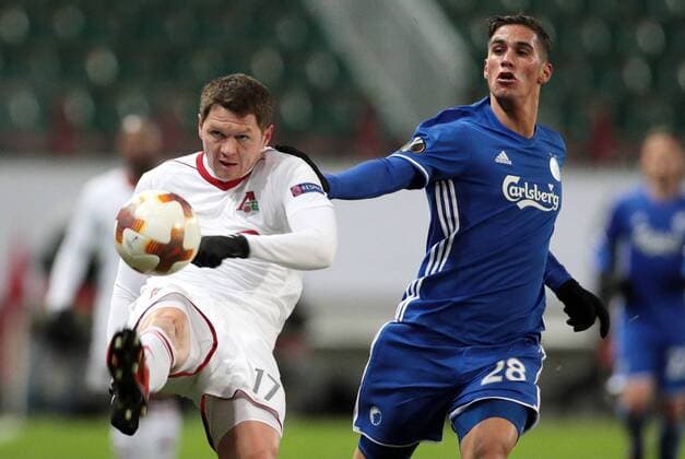 MOSCOW, RUSSIA â€“ NOVEMBER 23, 2017: Lokomotiv Moscow s Taras Mykhalyk (L) and FC Copenhagen s Pieros Sotiriou fight for the ball in their 2017-18 UEFA Europa League Group F Round 5 football match at RZD Arena Stadium. Sergei Bobylev TASS  TS06A4E0