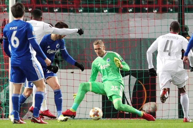 MOSCOW, RUSSIA â€“ NOVEMBER 23, 2017: FC Copenhagen s goalkeeper Robin Olsen (C) in action in their 2017-18 UEFA Europa League Group F Round 5 football match against Lokomotiv Moscow at RZD Arena Stadium. Sergei Bobylev TASS  TS06A4E3