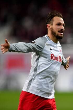 SOCCER - EL, RBS vs Vitoria SALZBURG,AUSTRIA,23.NOV.17 - SOCCER - UEFA Europa League, Red Bull Salzburg vs Vitoria Guimaraes SC. Image shows the rejoicing of Andreas Ulmer (RBS). GEPAxpictures xFlorianxErtl