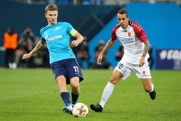 ST PETERSBURG, RUSSIA â€“ NOVEMBER 23, 2017: FC Zenit St Petersburg s Oleg Shatov (L) and FK Vardar s Juan Felipe fight for the ball in their their UEFA Europa League Group L Round 5 football match at Saint Petersburg Stadium. Alexander Demianchuk TASS  TS06A4E6