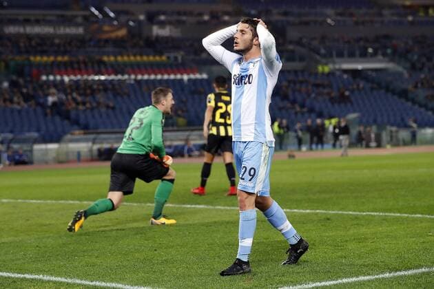 (l-r) goalkeeper Remko Pasveer of Vitesse, Simone Palombi of SS Lazio during the UEFA Europa League group K match between SS Lazio and Vitesse Arnhem at Stadio Olimpico on November 23, 2017 in Rome, Italy UEFA Europa League 2017 2018 xVIxVIxImagesx xPieterxStamxdexJongexIVx 9376815