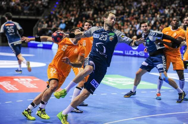 Steffen Faeth Fuechse Berlin with heavy work on the penalty area Action Action Horizontal horizontal Event Event EHF Cup Qualification 3 Round Fuechse Berloin vs FC Porto Location Max Schmeling Halle Berlin Germany Germany Europe Europe Date Date 23 11 2017 Handball EHF Cup Fuechse Berlin vs FC Porto 23 11 2017