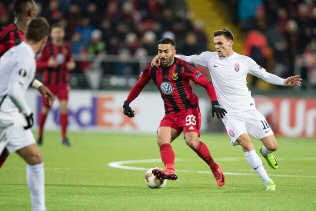171123 Östersunds Saman Ghoddos mot Zorja Luhansks Oleksandr Andriyevskiy under fotbollsmatchen i Europa League mellan Östersund och Zorja Luhansk den 23 november 2017 i Östersund.  Copyright: TOBIASxNYKÄNEN BB171123TN013