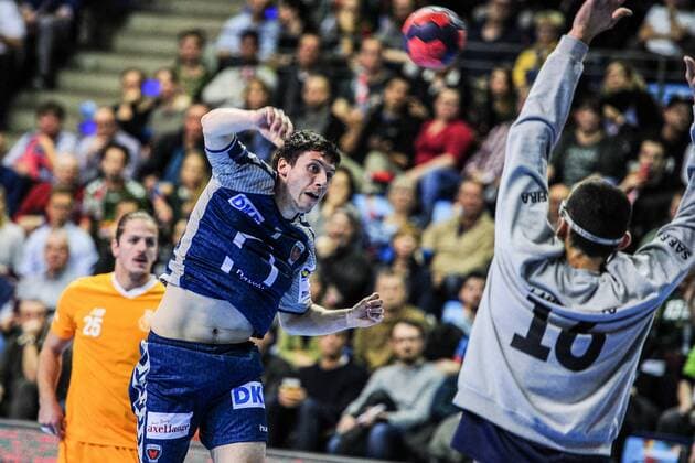 Kevin Struck Fuechse Berlin Action Action Landscape horizontal Event Event EHF Cup Qualification 3 Round Fuechse Berloin vs FC Porto Location Max Schmeling Halle Berlin Germany Germany Europe Europe Date Date 23 11 2017 Handball EHF Cup Fuechse Berlin vs FC Porto 23 11 2017
