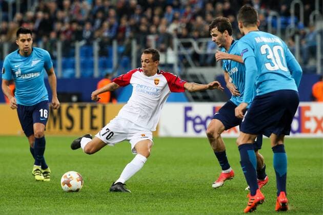 ST PETERSBURG, RUSSIA â€“ NOVEMBER 23, 2017: FC Zenit St Petersburg s Christian Noboa (L), Emanuel Mammana, Alexander Yerokhin (R-L) and FK Vardar s Juan Felipe (2nd L) fight for the ball in their their UEFA Europa League Group L Round 5 football match at Saint Petersburg Stadium. Alexander Demianchuk TASS  TS06A4EB