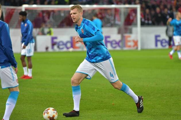 GER 1 FC Köln GER vs Arsenal FC ENG 23 11 2017 RheinEnergieSTADION Cologne Europe Leaque Group stage 5 Matchday GER 1 FC Köln GER vs Arsenal FC ENG im Bild Per Mertesacker FC Arsenal 4 Landscape Individual action Ganzkörper Ganzkoerper nordphotox xMeuter nordphoto 00351