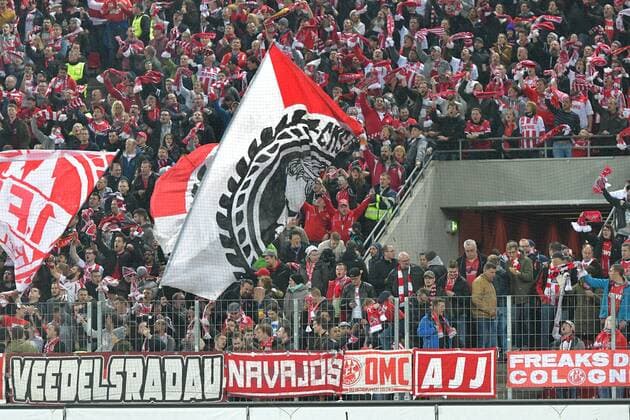 GER 1 FC Köln GER vs Arsenal FC ENG 23 11 2017 RheinEnergieSTADION Cologne Europe Leaque Group stage 5 Matchday GER 1 FC Köln GER vs FC Arsenal ENG im Bild Fans friendly Mood colorful National colors make up Emotions kölner nordphotox xMeuter nordphoto 00351