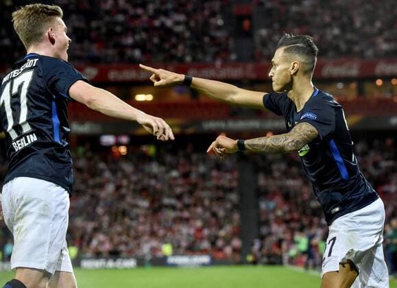 Hertha Berlin forward Davie Selke (R) celebrates after scoring the team s second goal during the UEFA Europa League group stage soccer match between Athletic de Bilbao and Hertha Berlin held at San Mames stadium in Bilbao, Spain, 23 November 2017. Athletic de Bilbao vs Hertha Berlín !ACHTUNG: NUR REDAKTIONELLE NUTZUNG!  Copyright: xMIGUELxTONAx GR4015 20171123-636470645753843404